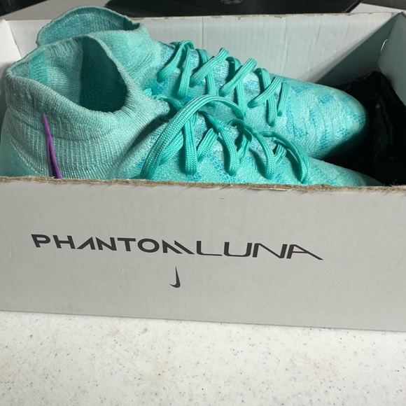 PHANTOM LUNA ELITE FG - size 3.5 Men’s / 5 Women’s - Picture 9 of 12